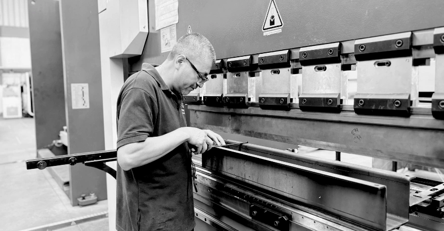 Manufactura metalmecánica de precisión en AMCAA Maquinaria y Suministros, líder certificado ISO 9001:2015 en el Parque Industrial PLATAH, Hidalgo, México